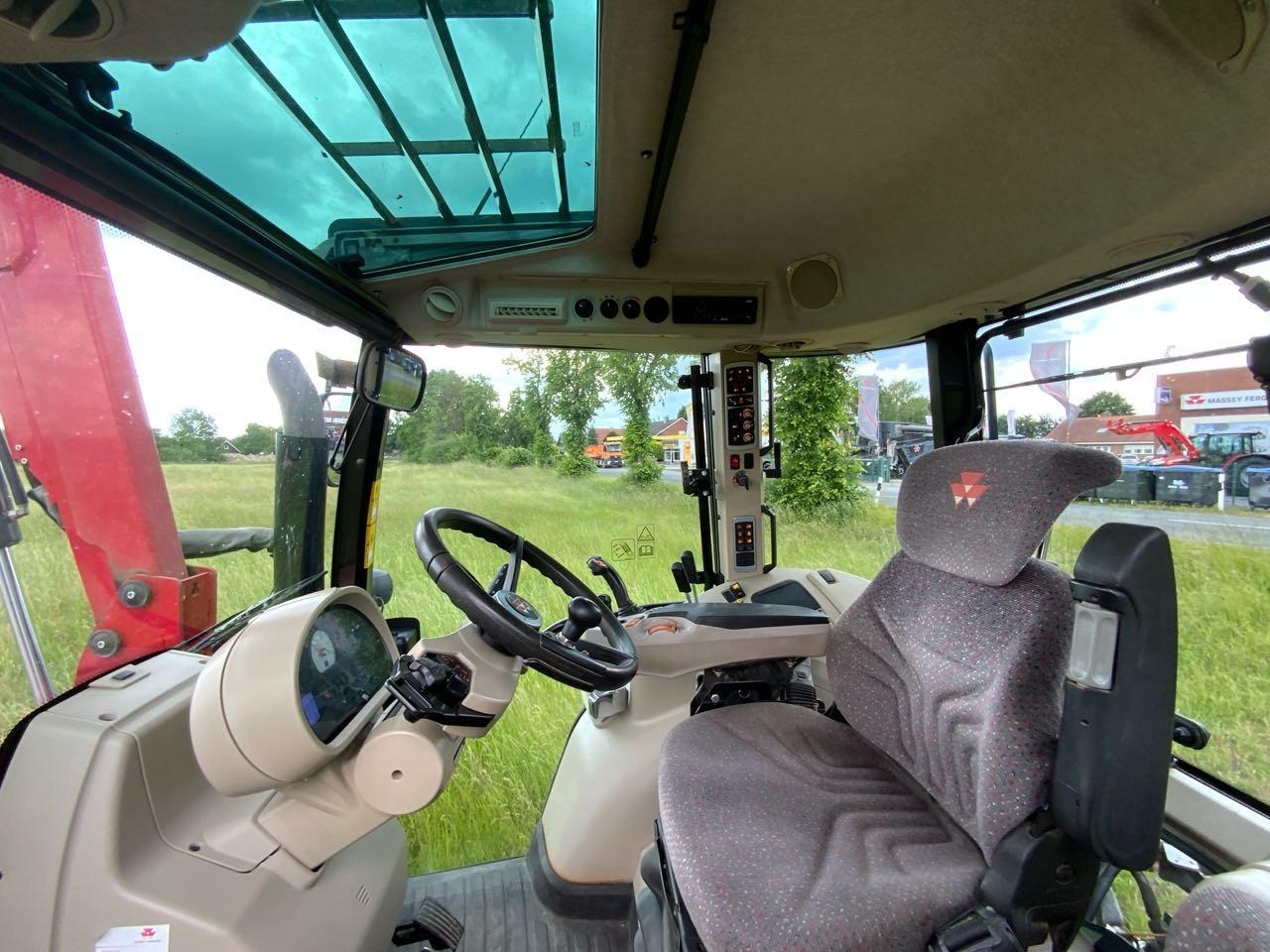 Massey Ferguson MF 5613 Dyna6 Efficient - Ciągnik rolniczy: zdjęcie 4 Massey Ferguson MF 5613 Dyna6 Efficient - Ciągnik rolniczy: zdjęcie 4