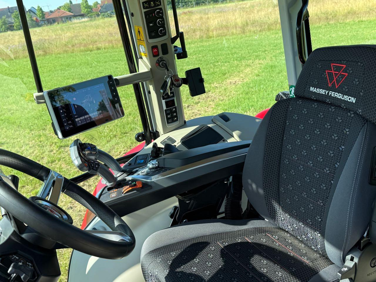 Massey Ferguson MF 6S.165 DYNA-VT - Ciągnik rolniczy: zdjęcie 4 Massey Ferguson MF 6S.165 DYNA-VT - Ciągnik rolniczy: zdjęcie 4