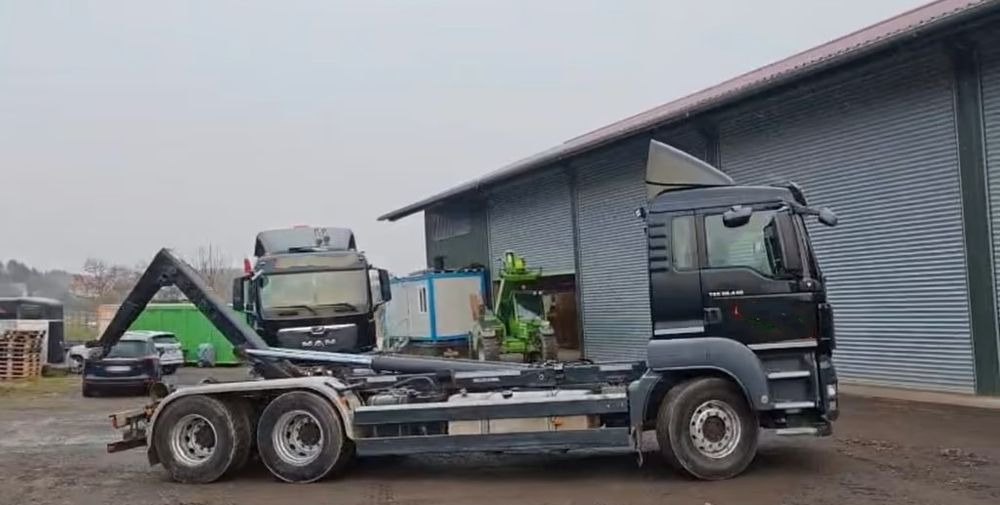MAN TGS 26.440 6x4 – Meiller z systemem HDS (roll-off) + Kontener + Przyczepa – Euro 5 - Ciężarówka hakowiec: zdjęcie 2 MAN TGS 26.440 6x4 – Meiller z systemem HDS (roll-off) + Kontener + Przyczepa – Euro 5 - Ciężarówka hakowiec: zdjęcie 2