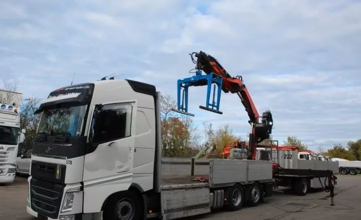 Volvo FH500 6x2 | Platforma z HDS Fassi F215A7 - Sterowanie radiowe | Euro 6 | Automatyczna skrzynia | 390 000 km - Samochód ciężarowy skrzyniowy/ Platforma, Samochod ciężarowy z HDS: zdjęcie 5 Volvo FH500 6x2 | Platforma z HDS Fassi F215A7 - Sterowanie radiowe | Euro 6 | Automatyczna skrzynia | 390 000 km - Samochód ciężarowy skrzyniowy/ Platforma, Samochod ciężarowy z HDS: zdjęcie 5