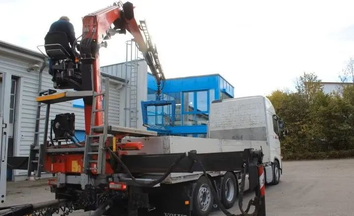 Volvo FH500 6x2 | Platforma z HDS Fassi F215A7 - Sterowanie radiowe | Euro 6 | Automatyczna skrzynia | 390 000 km - Samochód ciężarowy skrzyniowy/ Platforma, Samochod ciężarowy z HDS: zdjęcie 4 Volvo FH500 6x2 | Platforma z HDS Fassi F215A7 - Sterowanie radiowe | Euro 6 | Automatyczna skrzynia | 390 000 km - Samochód ciężarowy skrzyniowy/ Platforma, Samochod ciężarowy z HDS: zdjęcie 4