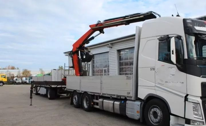 Volvo FH500 6x2 | Platforma z HDS Fassi F215A7 - Sterowanie radiowe | Euro 6 | Automatyczna skrzynia | 390 000 km - Samochód ciężarowy skrzyniowy/ Platforma, Samochod ciężarowy z HDS: zdjęcie 2 Volvo FH500 6x2 | Platforma z HDS Fassi F215A7 - Sterowanie radiowe | Euro 6 | Automatyczna skrzynia | 390 000 km - Samochód ciężarowy skrzyniowy/ Platforma, Samochod ciężarowy z HDS: zdjęcie 2