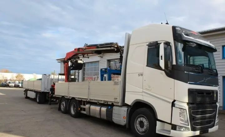 Volvo FH500 6x2 | Platforma z HDS Fassi F215A7 - Sterowanie radiowe | Euro 6 | Automatyczna skrzynia | 390 000 km - Samochód ciężarowy skrzyniowy/ Platforma, Samochod ciężarowy z HDS: zdjęcie 1 Volvo FH500 6x2 | Platforma z HDS Fassi F215A7 - Sterowanie radiowe | Euro 6 | Automatyczna skrzynia | 390 000 km - Samochód ciężarowy skrzyniowy/ Platforma, Samochod ciężarowy z HDS: zdjęcie 1