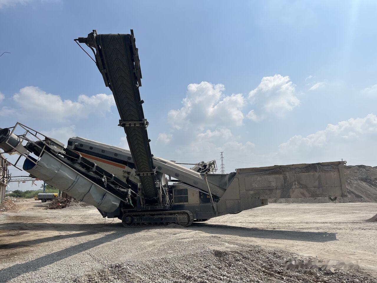 Metso LOKOTRACK ST4.8 SCALPER STONE VIBRATING SCREEN - Kruszarka mobilna: zdjęcie 2 Metso LOKOTRACK ST4.8 SCALPER STONE VIBRATING SCREEN - Kruszarka mobilna: zdjęcie 2