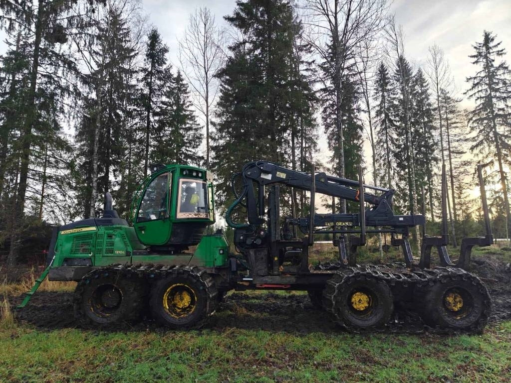 John Deere 1210 G - Forwarder: zdjęcie 2 John Deere 1210 G - Forwarder: zdjęcie 2