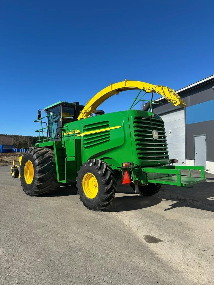 John Deere 7200 - Sieczkarnia: zdjęcie 3 John Deere 7200 - Sieczkarnia: zdjęcie 3