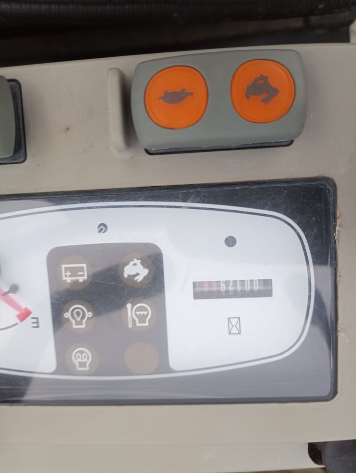 KOMATSU PC16 R-3 HS - Minikoparka: zdjęcie 5 KOMATSU PC16 R-3 HS - Minikoparka: zdjęcie 5