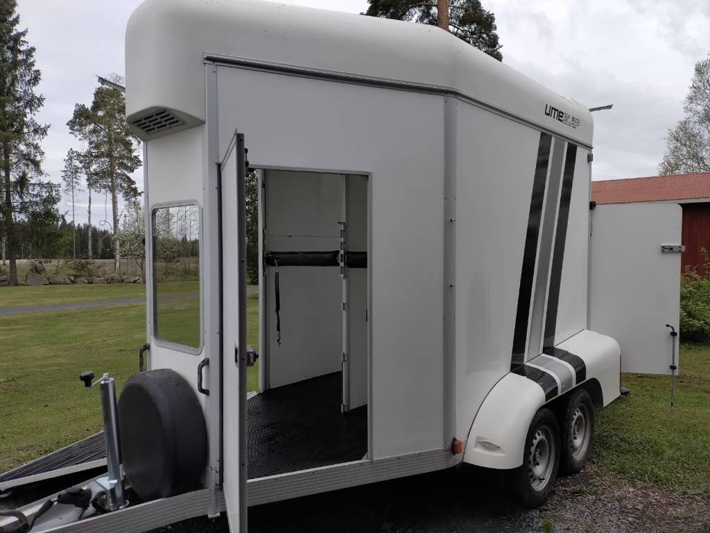 Umeå A45 Hevostraileri, etupurku - Przyczepa do przewozu zwierząt: zdjęcie 3 Umeå A45 Hevostraileri, etupurku - Przyczepa do przewozu zwierząt: zdjęcie 3