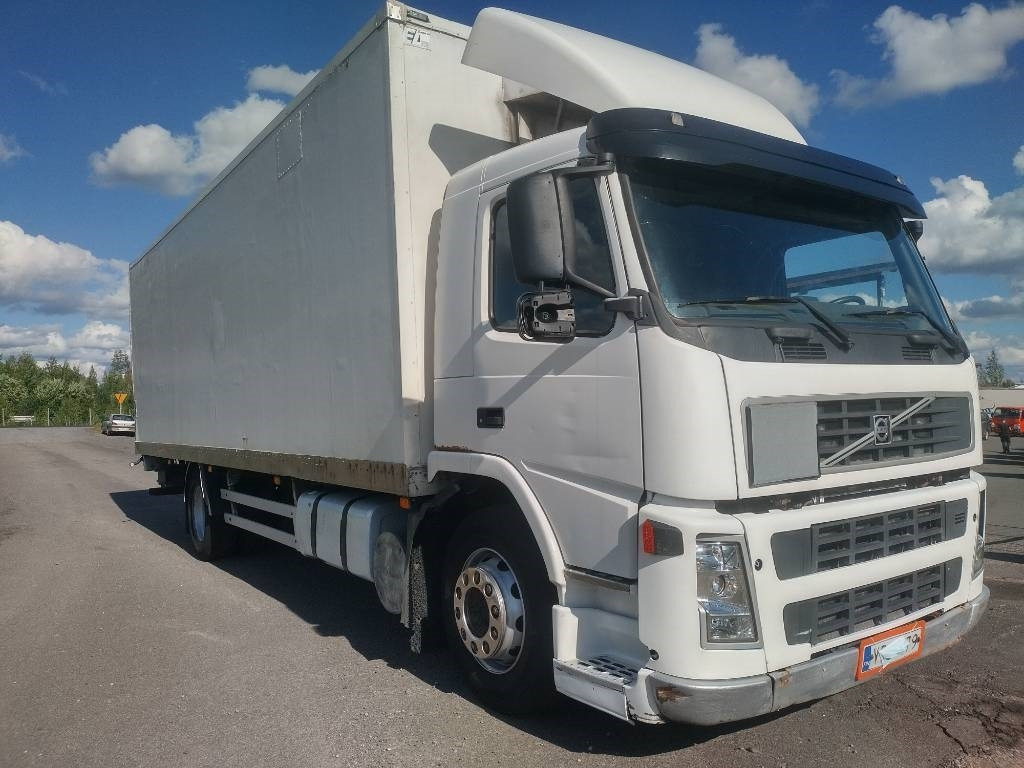 Volvo FM9 4x2 8,40m pitkä kylkiaukeava kori - Samochód ciężarowy furgon: zdjęcie 2 Volvo FM9 4x2 8,40m pitkä kylkiaukeava kori - Samochód ciężarowy furgon: zdjęcie 2