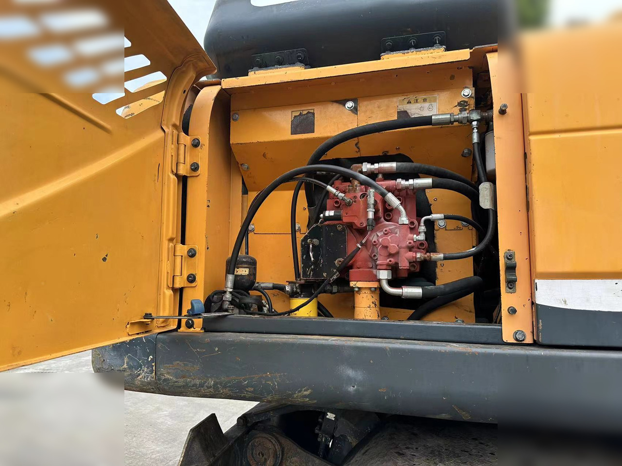 HYUNDAI ROBEX 210W-9 - Koparka kołowa: zdjęcie 2 HYUNDAI ROBEX 210W-9 - Koparka kołowa: zdjęcie 2