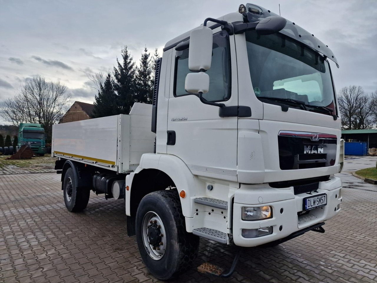 MAN 13.250 - Samochód ciężarowy: zdjęcie 2 MAN 13.250 - Samochód ciężarowy: zdjęcie 2