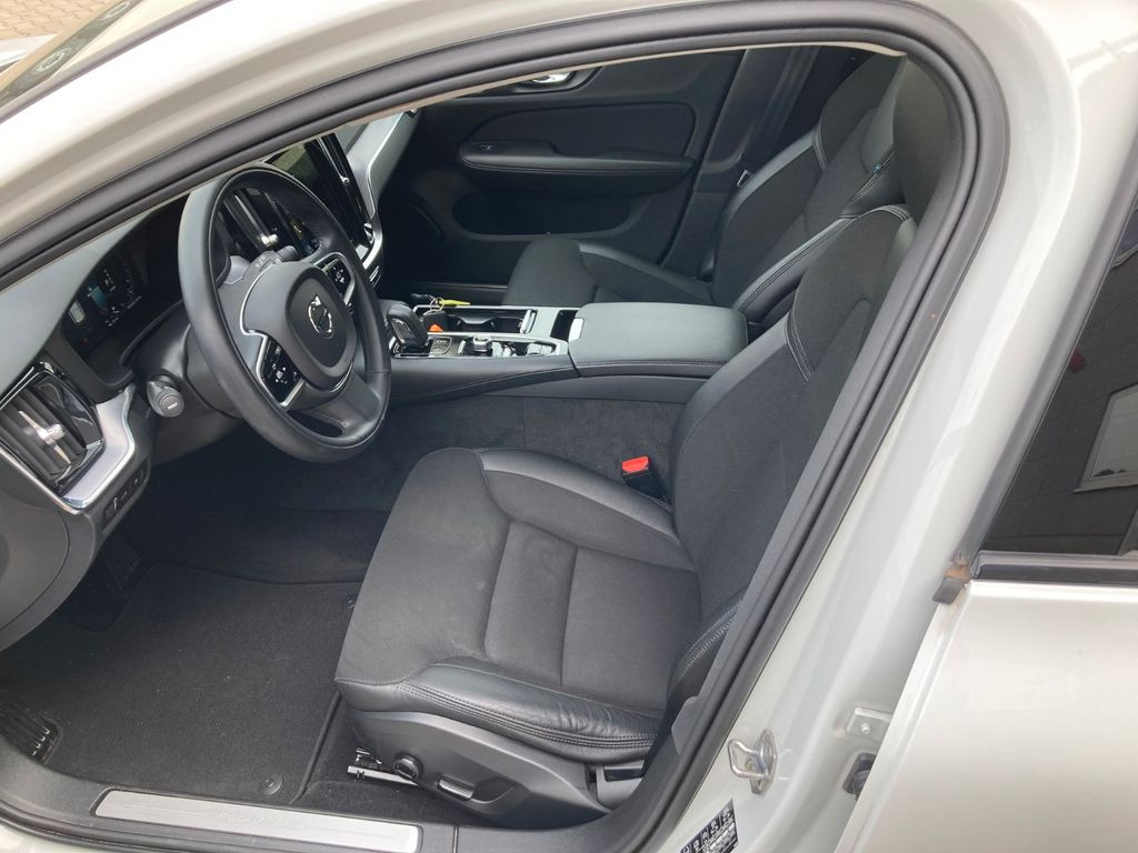 Volvo V60 T6 AWD R-Design Expression Recharge Plug-In Volvo V60 T6 AWD R-Design Expression Recharge Plug-In - Kombi: zdjęcie 5 Volvo V60 T6 AWD R-Design Expression Recharge Plug-In Volvo V60 T6 AWD R-Design Expression Recharge Plug-In - Kombi: zdjęcie 5