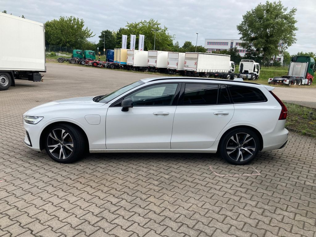 Volvo V60 T6 AWD R-Design Expression Recharge Plug-In Volvo V60 T6 AWD R-Design Expression Recharge Plug-In - Kombi: zdjęcie 2 Volvo V60 T6 AWD R-Design Expression Recharge Plug-In Volvo V60 T6 AWD R-Design Expression Recharge Plug-In - Kombi: zdjęcie 2