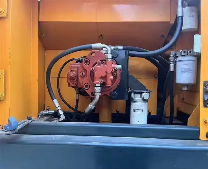 Hyundai R220LC-9S - Koparka gąsienicowa: zdjęcie 2 Hyundai R220LC-9S - Koparka gąsienicowa: zdjęcie 2