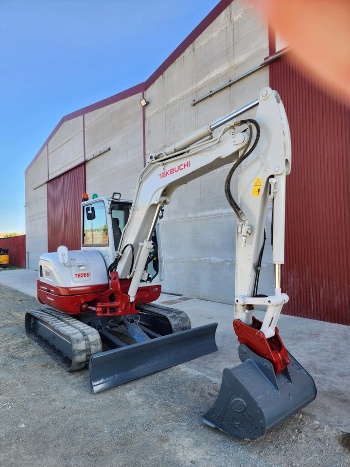 TAKEUCHI TB260 - Minikoparka: zdjęcie 5 TAKEUCHI TB260 - Minikoparka: zdjęcie 5