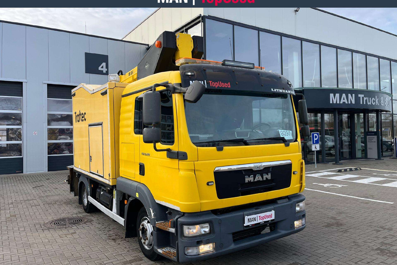 MAN 8.220 4X2 bokštelis(9291) - Samochod ciężarowy z HDS: zdjęcie 2 MAN 8.220 4X2 bokštelis(9291) - Samochod ciężarowy z HDS: zdjęcie 2