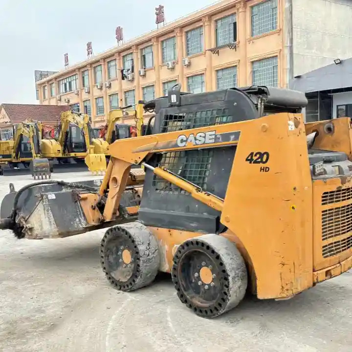 Original Second hand CASE skid steer loader 420 for sale compact skid steers loaders 440 430 420 in stock - Miniładowarka: zdjęcie 3 Original Second hand CASE skid steer loader 420 for sale compact skid steers loaders 440 430 420 in stock - Miniładowarka: zdjęcie 3