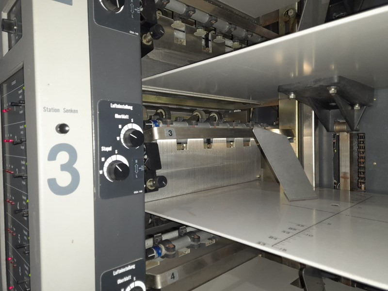 Horizon AC-8000 S | collator | 8 stations | 1992 - Maszyna drukarska: zdjęcie 2 Horizon AC-8000 S | collator | 8 stations | 1992 - Maszyna drukarska: zdjęcie 2