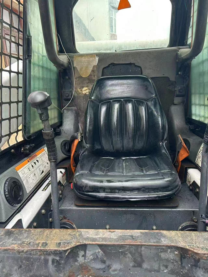 Bobcat S300 - Miniładowarka: zdjęcie 2 Bobcat S300 - Miniładowarka: zdjęcie 2