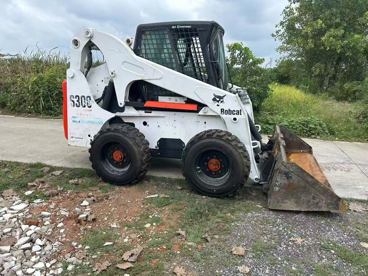 Bobcat S300 - Miniładowarka: zdjęcie 1 Bobcat S300 - Miniładowarka: zdjęcie 1