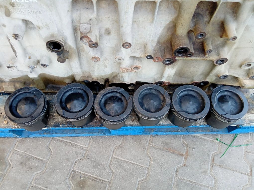 Blok om 471 głowica tłoki stan nieznany, wał po zatarciu - Silnik: zdjęcie 5 Blok om 471 głowica tłoki stan nieznany, wał po zatarciu - Silnik: zdjęcie 5
