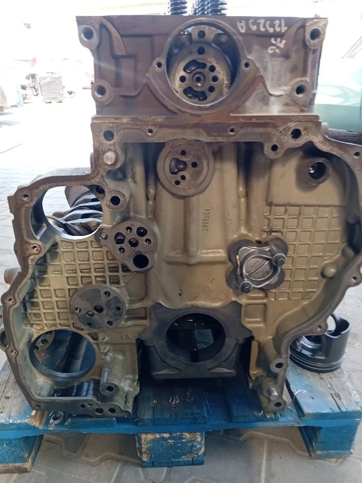 Blok om 471 głowica tłoki stan nieznany, wał po zatarciu - Silnik: zdjęcie 3 Blok om 471 głowica tłoki stan nieznany, wał po zatarciu - Silnik: zdjęcie 3