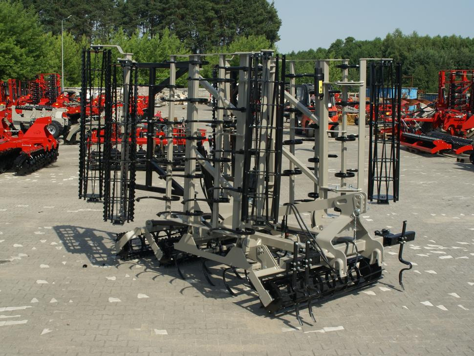 ROLEX Saatbettkombination / Hydraulically cultivator / Vibroculteur / Aggregato di coltivazione / Почвообрабатывающий гидравлический складывающийся агрегат / Agregat uprawowy hydraulicznie składany - Kultywator: zdjęcie 2 ROLEX Saatbettkombination / Hydraulically cultivator / Vibroculteur / Aggregato di coltivazione / Почвообрабатывающий гидравлический складывающийся агрегат / Agregat uprawowy hydraulicznie składany - Kultywator: zdjęcie 2