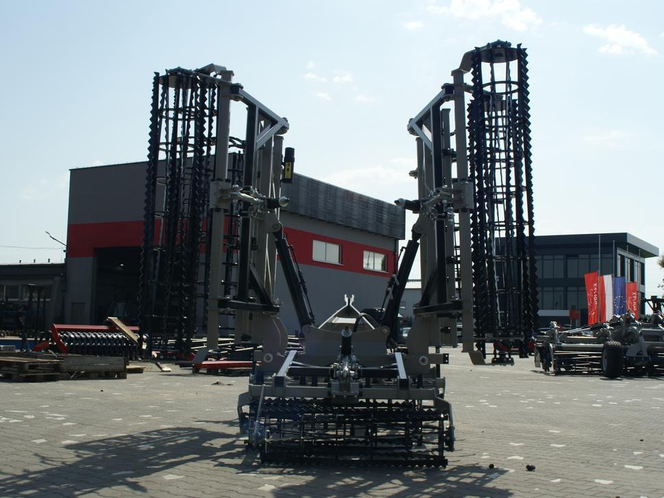 ROLEX Saatbettkombination / Hydraulically cultivator / Vibroculteur / Aggregato di coltivazione / Почвообрабатывающий гидравлический складывающийся агрегат / Agregat uprawowy hydraulicznie składany - Kultywator: zdjęcie 3 ROLEX Saatbettkombination / Hydraulically cultivator / Vibroculteur / Aggregato di coltivazione / Почвообрабатывающий гидравлический складывающийся агрегат / Agregat uprawowy hydraulicznie składany - Kultywator: zdjęcie 3