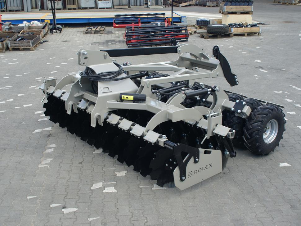 ROLEX Scheibenegge / Disc harrow with hydropack and tire roller / Dechaumeur à disques / Erpice a dischi / Дисковая борона с гидропаком и колёсным катком / Agregat talerzowy uprawowy z hydropackiem i - Brona talerzowa: zdjęcie 1 ROLEX Scheibenegge / Disc harrow with hydropack and tire roller / Dechaumeur à disques / Erpice a dischi / Дисковая борона с гидропаком и колёсным катком / Agregat talerzowy uprawowy z hydropackiem i - Brona talerzowa: zdjęcie 1