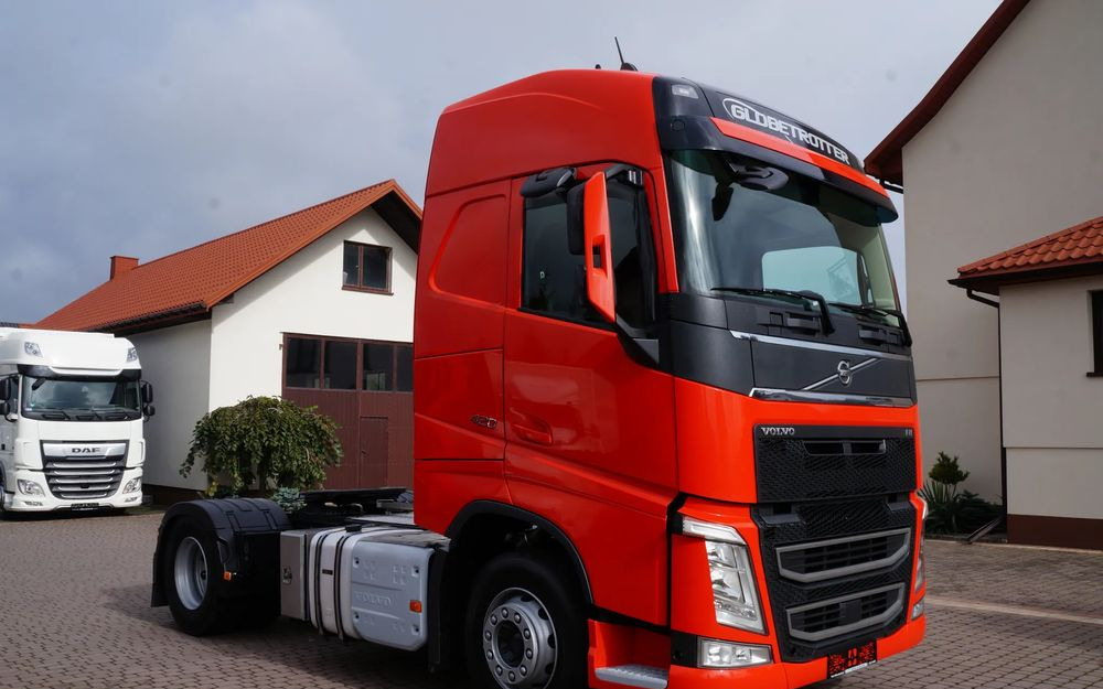Volvo FH 4 EURO 6 GLOBETROTTER NISKI PRZEBIEG PEŁEN SERWIS - Ciągnik siodłowy: zdjęcie 2 Volvo FH 4 EURO 6 GLOBETROTTER NISKI PRZEBIEG PEŁEN SERWIS - Ciągnik siodłowy: zdjęcie 2