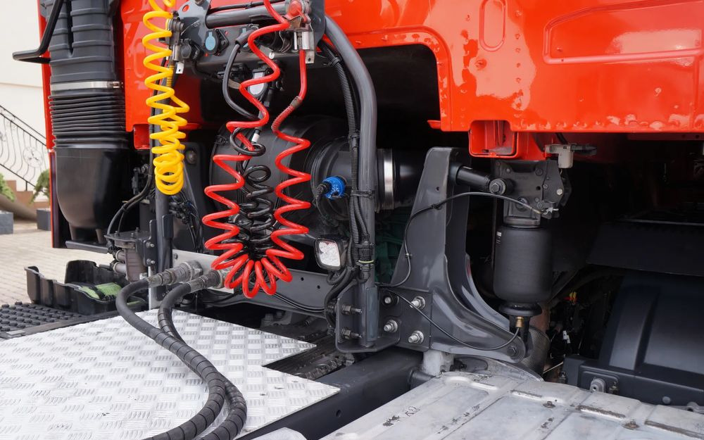 Volvo FH 4 EURO 6 GLOBETROTTER NISKI PRZEBIEG PEŁEN SERWIS - Ciągnik siodłowy: zdjęcie 5 Volvo FH 4 EURO 6 GLOBETROTTER NISKI PRZEBIEG PEŁEN SERWIS - Ciągnik siodłowy: zdjęcie 5