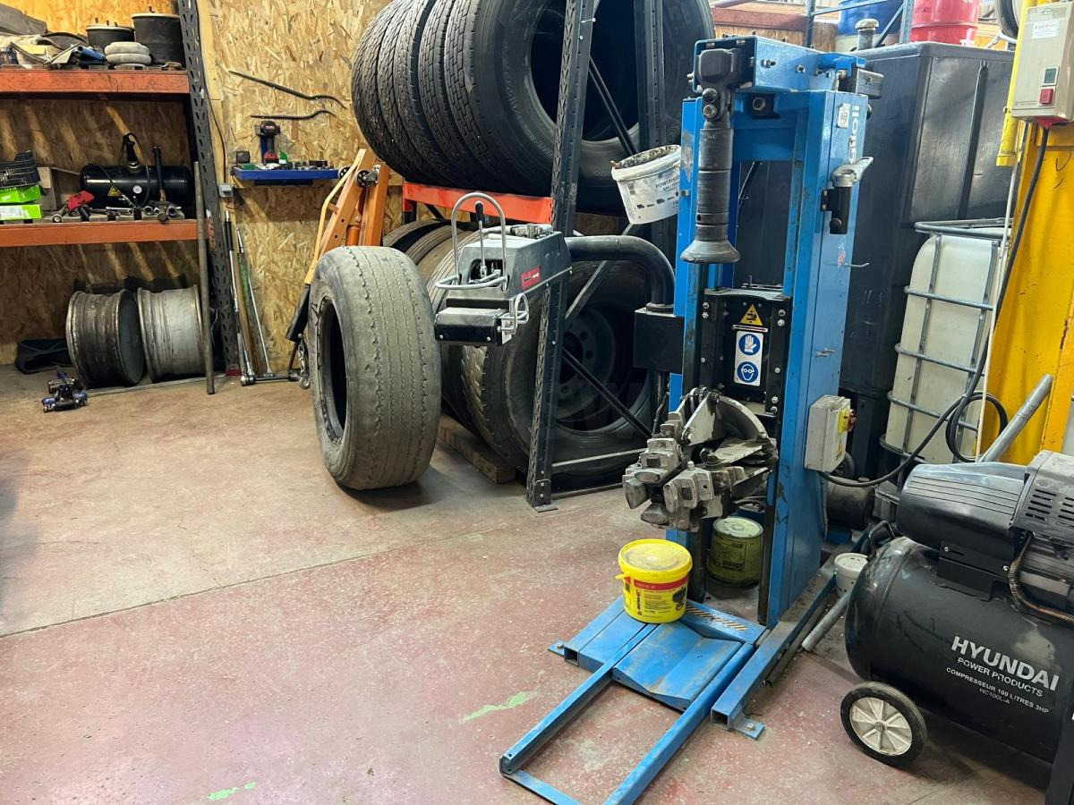 Ravaglioli Démonte pneus GRS926 - Wyposażenie garażu/ Warsztatów: zdjęcie 3 Ravaglioli Démonte pneus GRS926 - Wyposażenie garażu/ Warsztatów: zdjęcie 3