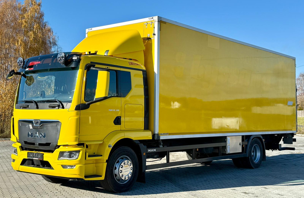 MAN 18.320 / IZOTERMA / GRZANA / WINDA / 20 EUROPALET / AUTOMAT / 170 TYŚ KM / 2021 R / SYPIALKA / CAŁY NA PODUSZKACH / SPROWADZONY / JAK NOWY - Ciężarówka izotermiczna: zdjęcie 2 MAN 18.320 / IZOTERMA / GRZANA / WINDA / 20 EUROPALET / AUTOMAT / 170 TYŚ KM / 2021 R / SYPIALKA / CAŁY NA PODUSZKACH / SPROWADZONY / JAK NOWY - Ciężarówka izotermiczna: zdjęcie 2