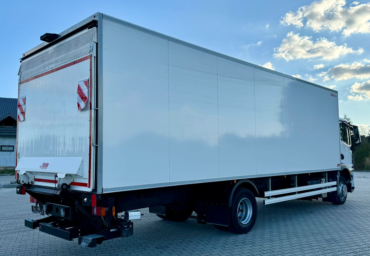 MAN TGM 15.290 / CHŁODNIA / WINDA / 8.3 M DŁUGOŚCI / 20 EUROPALET / THERMO KING / +30/-30 / AUTOMAT / 2021 ROK / SERWISOWANY - Samochód ciężarowy chłodnia: zdjęcie 3 MAN TGM 15.290 / CHŁODNIA / WINDA / 8.3 M DŁUGOŚCI / 20 EUROPALET / THERMO KING / +30/-30 / AUTOMAT / 2021 ROK / SERWISOWANY - Samochód ciężarowy chłodnia: zdjęcie 3
