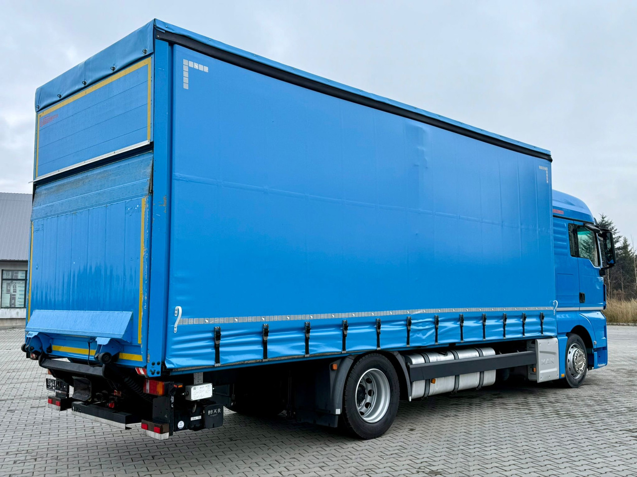 MAN TGX 18.360 / FIRANKA / WINDA / AUTOMAT / NOWE OPONY / EURO 6 / SYPIALKA / SPROWADZONY - Samochód ciężarowy plandeka: zdjęcie 5 MAN TGX 18.360 / FIRANKA / WINDA / AUTOMAT / NOWE OPONY / EURO 6 / SYPIALKA / SPROWADZONY - Samochód ciężarowy plandeka: zdjęcie 5