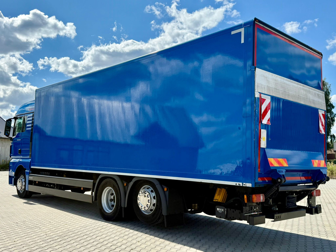 MAN TGX 26.420 / KONTENER / WINDA / 8.5 M DŁUGOŚCI / 21 EUROPALET / 6x2 / 3 OŚ PODNOSZONA I SKRĘTNA / ŁADOWNOŚĆ 14 415 KG / 2018 ROK / Z NIEMIEC - Samochód ciężarowy furgon: zdjęcie 5 MAN TGX 26.420 / KONTENER / WINDA / 8.5 M DŁUGOŚCI / 21 EUROPALET / 6x2 / 3 OŚ PODNOSZONA I SKRĘTNA / ŁADOWNOŚĆ 14 415 KG / 2018 ROK / Z NIEMIEC - Samochód ciężarowy furgon: zdjęcie 5