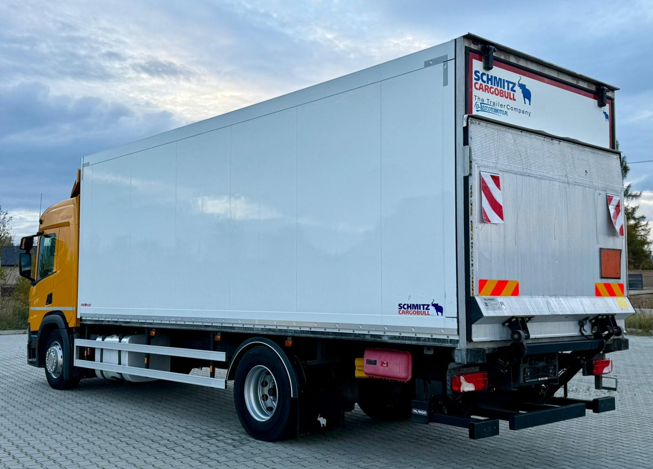 SCANIA P220 / IZOTERMA / WINDA / SCHMITZ / 18 PALET / SILNIK 6 / SYPIALKA / 2019 ROK / NISKI PRZEBIEG - Ciężarówka izotermiczna: zdjęcie 3 SCANIA P220 / IZOTERMA / WINDA / SCHMITZ / 18 PALET / SILNIK 6 / SYPIALKA / 2019 ROK / NISKI PRZEBIEG - Ciężarówka izotermiczna: zdjęcie 3