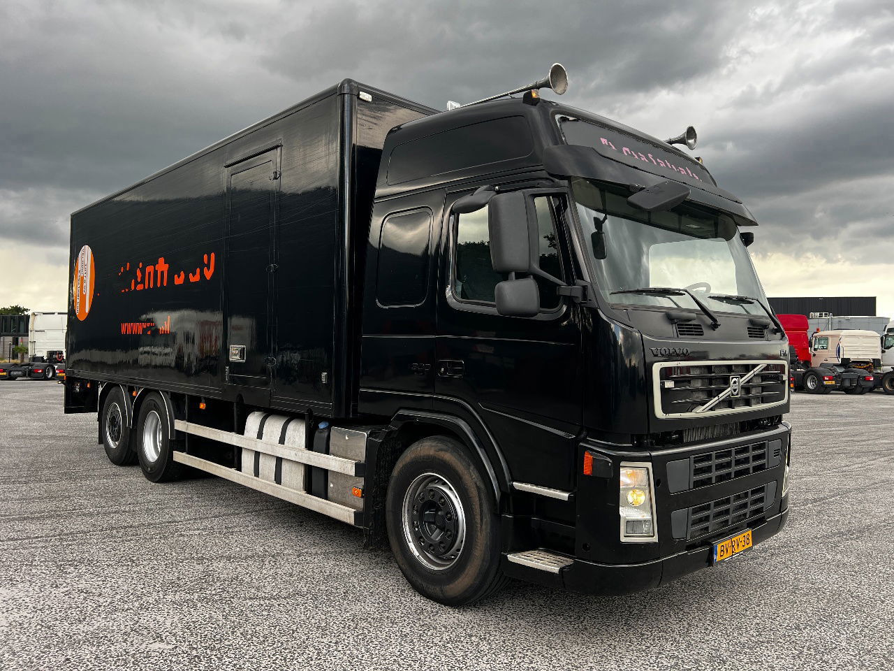 Volvo FM 9.300 Globe 6x2, Euro 5 - Samochód ciężarowy furgon: zdjęcie 2 Volvo FM 9.300 Globe 6x2, Euro 5 - Samochód ciężarowy furgon: zdjęcie 2