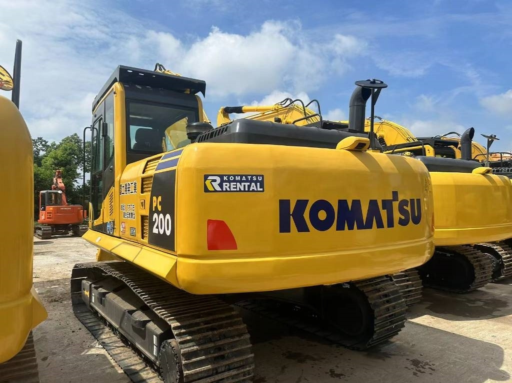 Komatsu PC 220 - Koparka gąsienicowa: zdjęcie 2 Komatsu PC 220 - Koparka gąsienicowa: zdjęcie 2