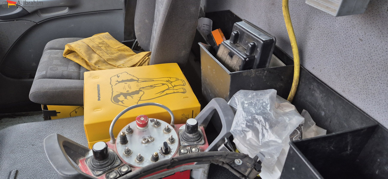 Mercedes-Benz 3241 PM 21-3 Liebherr 7 cbm PUMI Putzmeister Liebherr - Pompogruszka: zdjęcie 3 Mercedes-Benz 3241 PM 21-3 Liebherr 7 cbm PUMI Putzmeister Liebherr - Pompogruszka: zdjęcie 3