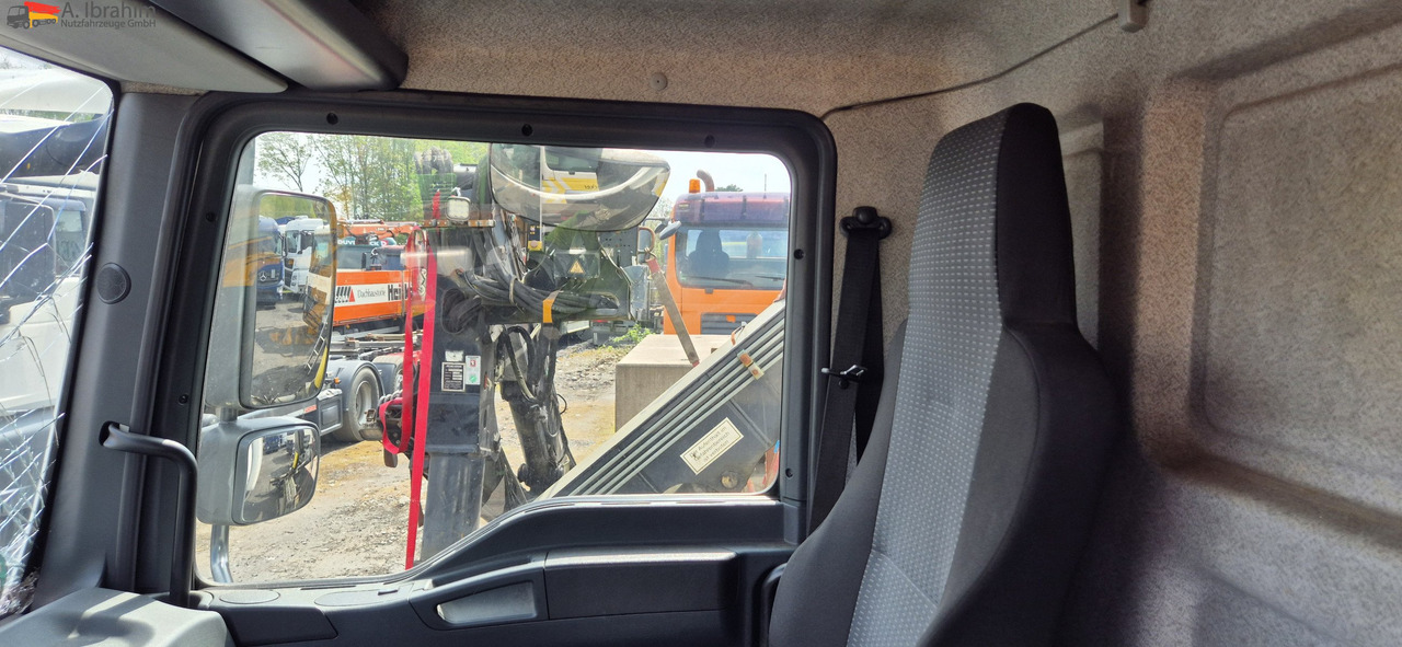 MAN TGL 8.150 4X2 BL Unfallschaden bedingt fahrbereit, Motor ok - Samochód dostawczy: zdjęcie 3 MAN TGL 8.150 4X2 BL Unfallschaden bedingt fahrbereit, Motor ok - Samochód dostawczy: zdjęcie 3