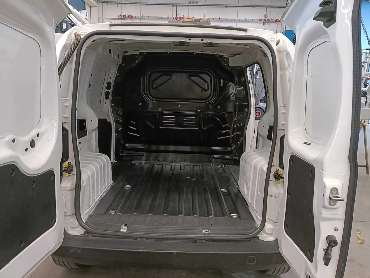 FIAT FIORINO SX - Furgon: zdjęcie 4 FIAT FIORINO SX - Furgon: zdjęcie 4