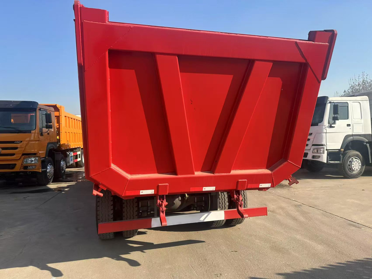 Howo HAOHAN DUMP TRUCK 8X4 - Wywrotka: zdjęcie 3 Howo HAOHAN DUMP TRUCK 8X4 - Wywrotka: zdjęcie 3