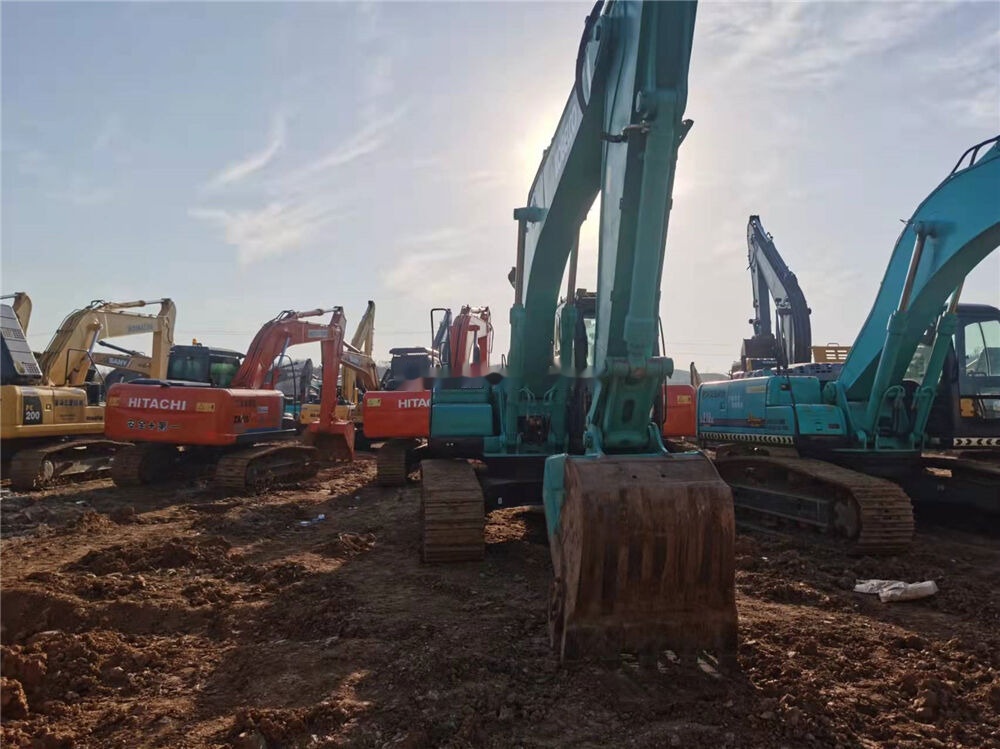 Kobelco SK200LC - Koparka gąsienicowa: zdjęcie 1 Kobelco SK200LC - Koparka gąsienicowa: zdjęcie 1