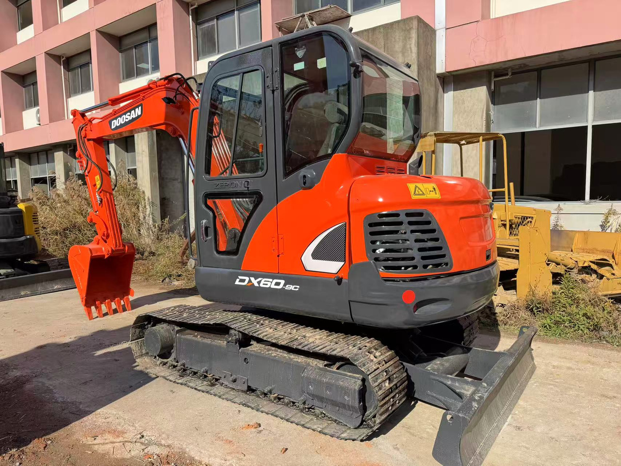 DOOSAN DX60-9C - Minikoparka: zdjęcie 2 DOOSAN DX60-9C - Minikoparka: zdjęcie 2