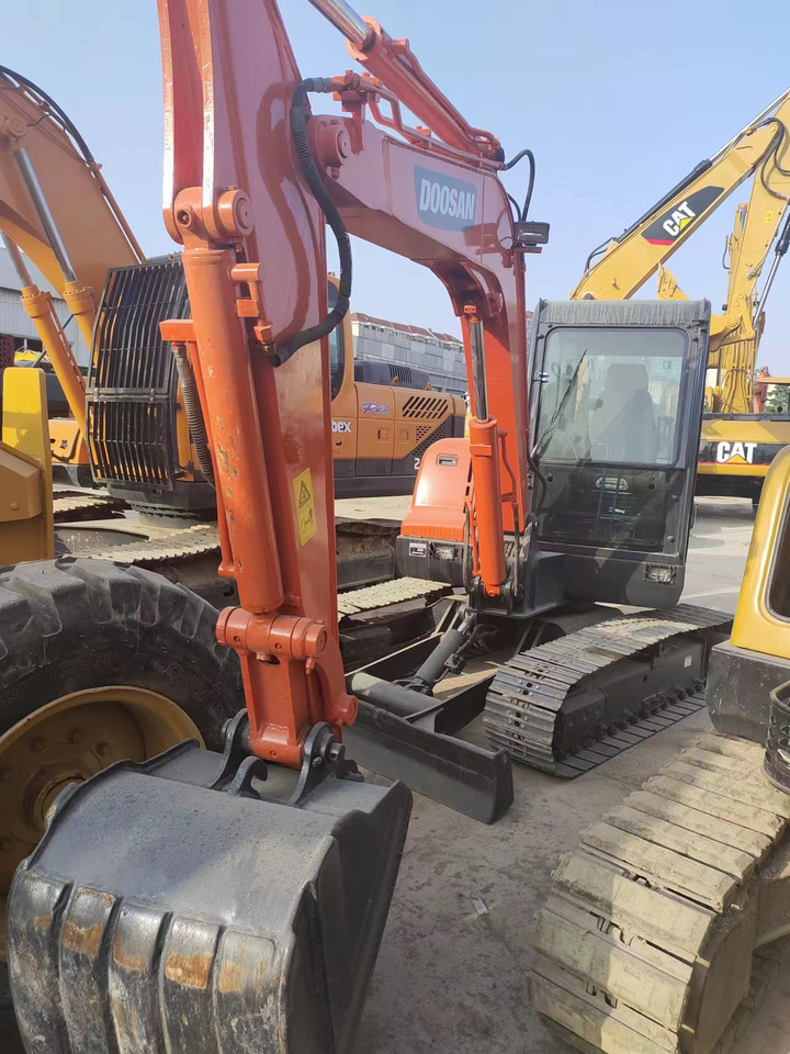 DOOSAN DX60 - Minikoparka: zdjęcie 2 DOOSAN DX60 - Minikoparka: zdjęcie 2