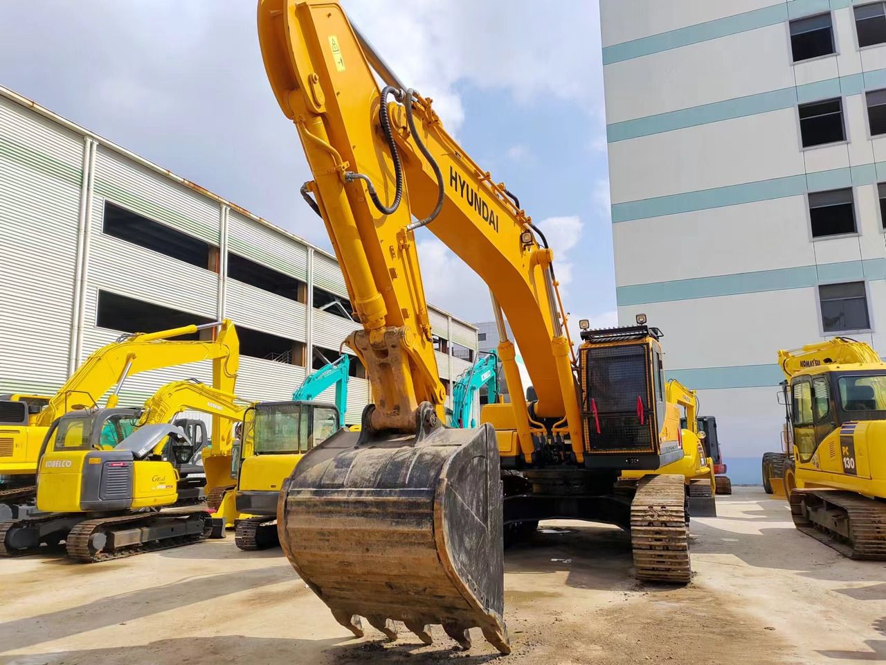 HYUNDAI R385LC-9T R305 R220 - Koparka gąsienicowa: zdjęcie 2 HYUNDAI R385LC-9T R305 R220 - Koparka gąsienicowa: zdjęcie 2