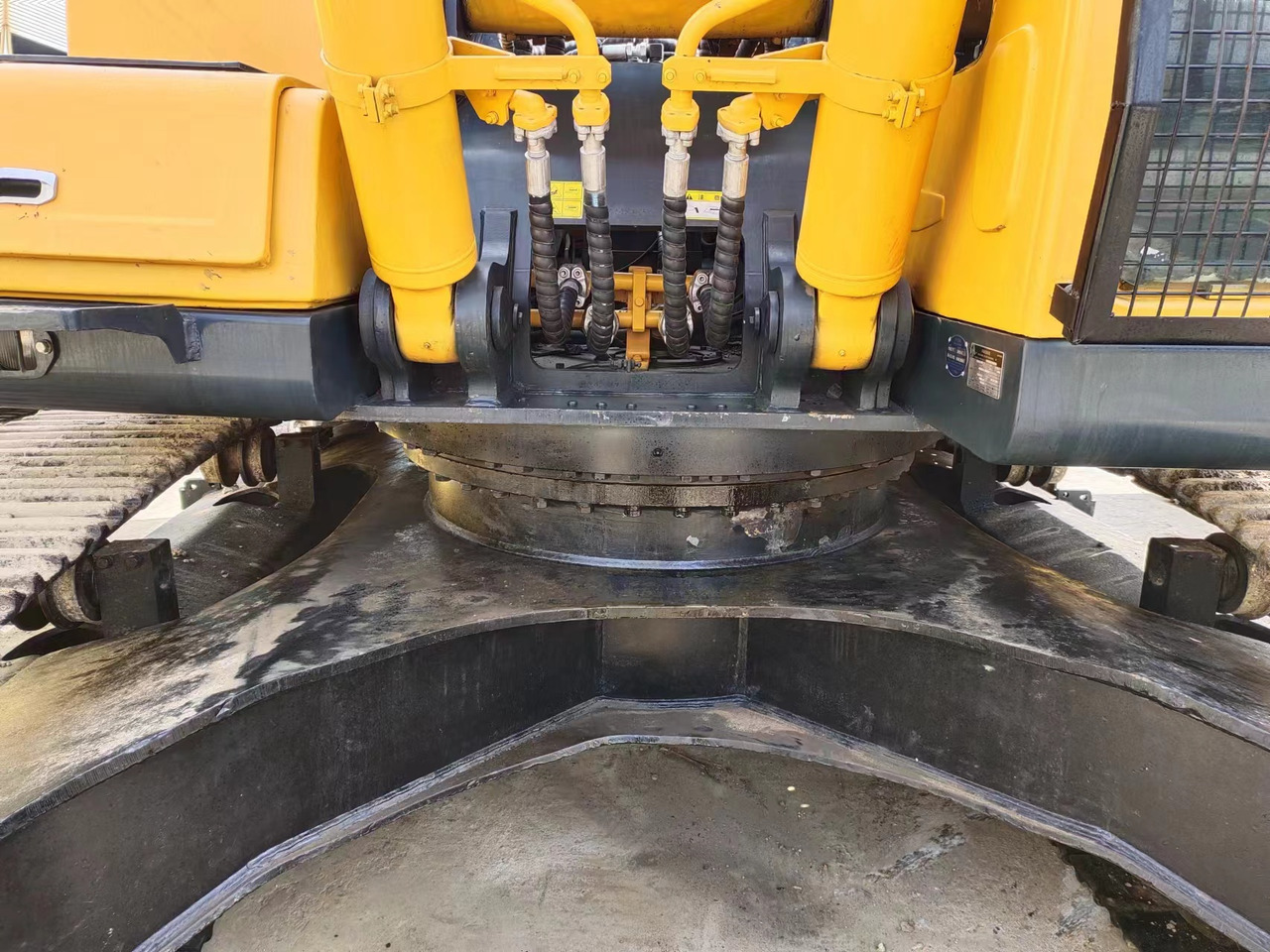 HYUNDAI R385LC-9T R305 R220 - Koparka gąsienicowa: zdjęcie 3 HYUNDAI R385LC-9T R305 R220 - Koparka gąsienicowa: zdjęcie 3