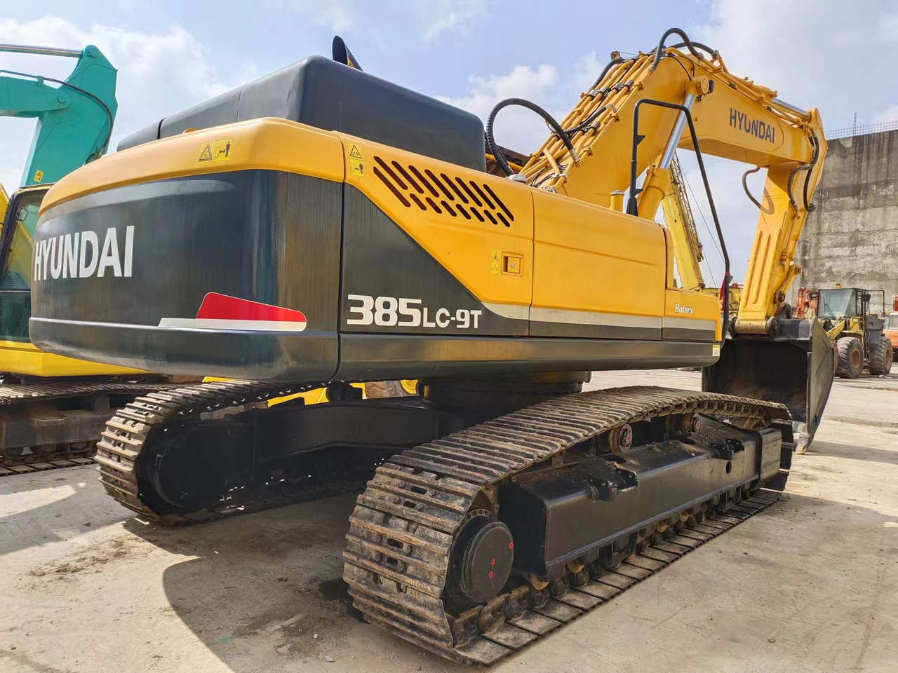 HYUNDAI R385LC-9T R305 R220 - Koparka gąsienicowa: zdjęcie 1 HYUNDAI R385LC-9T R305 R220 - Koparka gąsienicowa: zdjęcie 1
