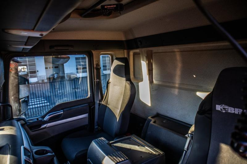 Zdjęcie wnętrza 2: Wywrotka MAN TGS 41.400 BB+E5 - 8X4 Zdjęcie wnętrza 2: Wywrotka MAN TGS 41.400 BB+E5 - 8X4